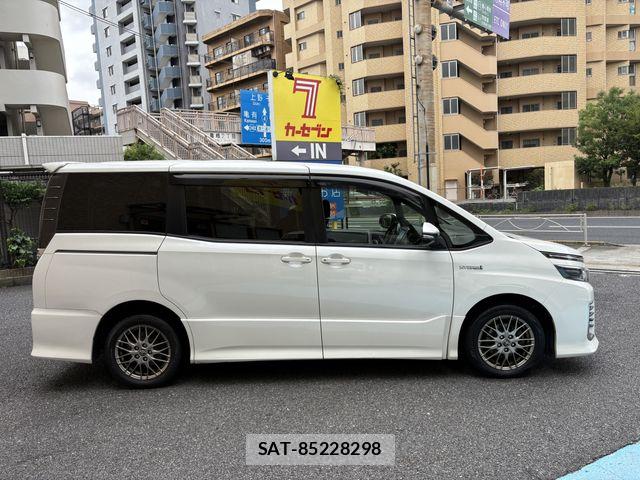 Toyota VOXY HYBRID 2016-03 8797922-15