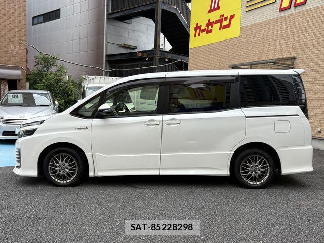 Toyota VOXY HYBRID 2016-03 8797922-16