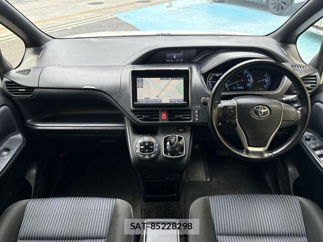 Toyota VOXY HYBRID 2016-03 8797922-1