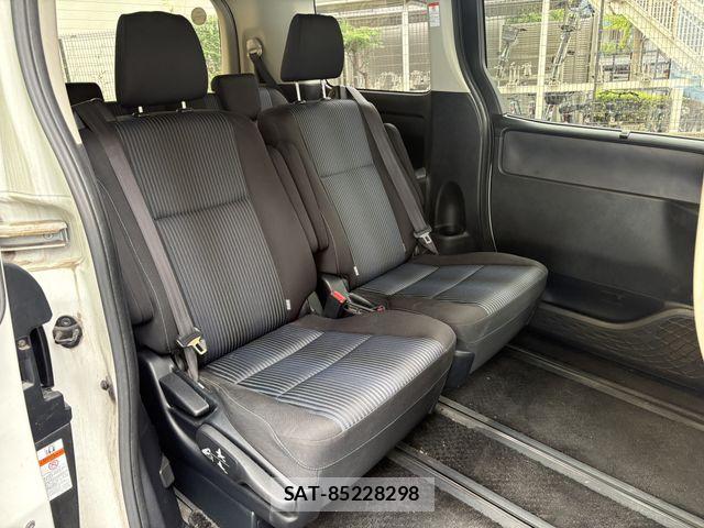Toyota VOXY HYBRID 2016-03 8797922-21