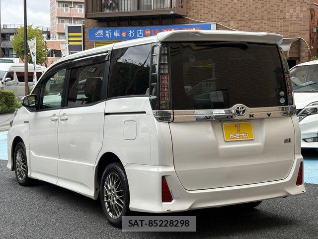 Toyota VOXY HYBRID 2016-03 8797922-2