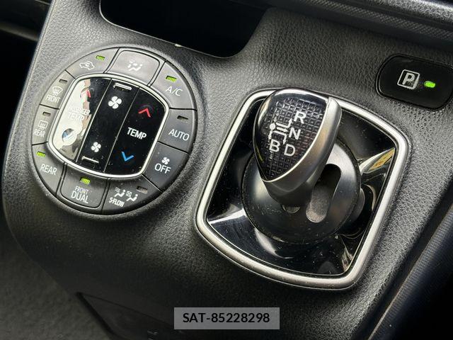 Toyota VOXY HYBRID 2016-03 8797922-7