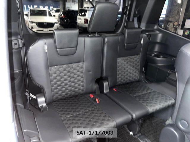Toyota VOXY HYBRID 2022-08 8797914-9