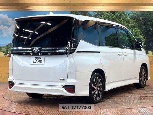 Toyota VOXY HYBRID 2022-08 8797914-17