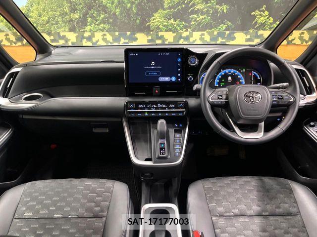 Toyota VOXY HYBRID 2022-08 8797914-1