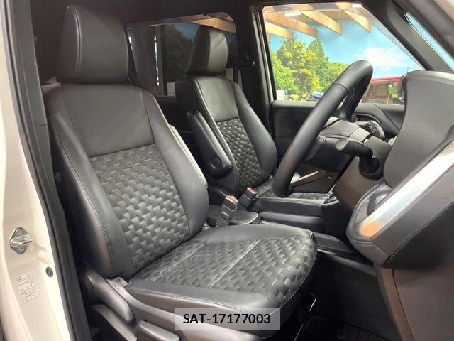 Toyota VOXY HYBRID 2022-08 8797914-7