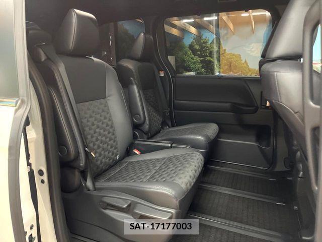 Toyota VOXY HYBRID 2022-08 8797914-8