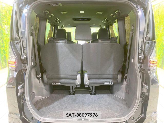 Toyota VOXY HYBRID 2023-09 8832431-10