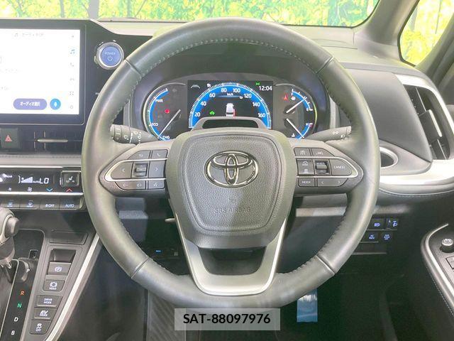 Toyota VOXY HYBRID 2023-09 8832431-11