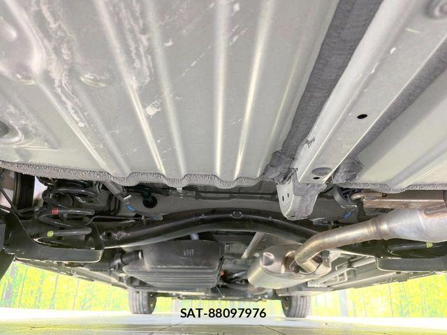 Toyota VOXY HYBRID 2023-09 8832431-18