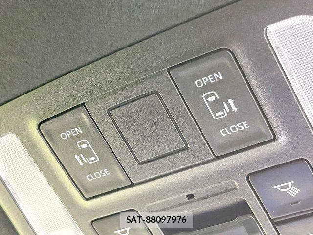 Toyota VOXY HYBRID 2023-09 8832431-2