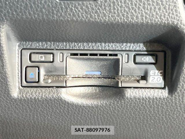 Toyota VOXY HYBRID 2023-09 8832431-5