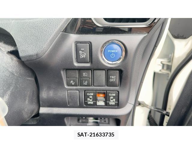 Toyota VOXY HYBRID 2018-07 8832460-11
