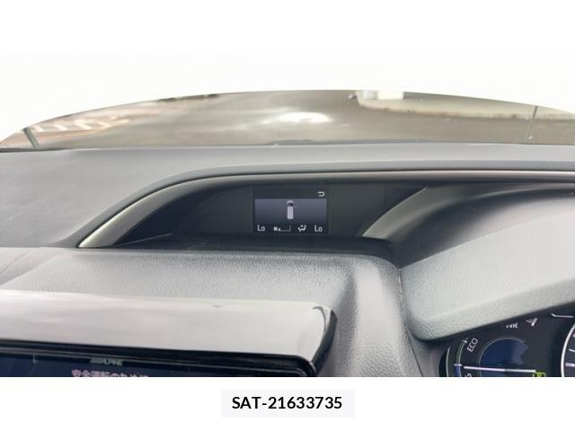 Toyota VOXY HYBRID 2018-07 8832460-13