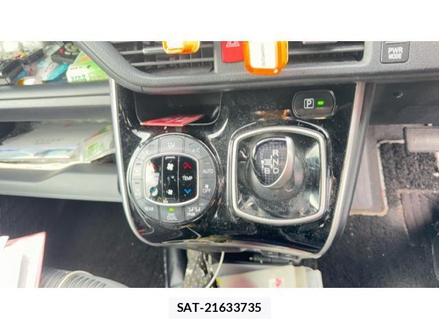Toyota VOXY HYBRID 2018-07 8832460-16