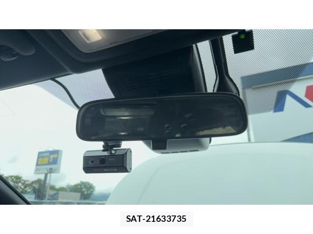 Toyota VOXY HYBRID 2018-07 8832460-17