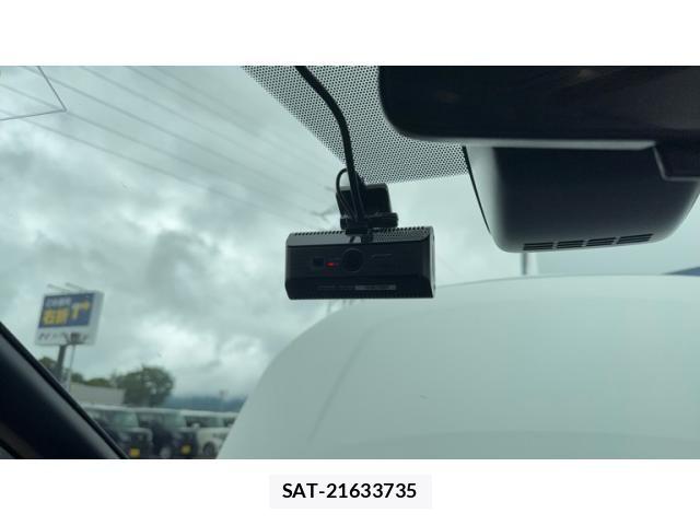 Toyota VOXY HYBRID 2018-07 8832460-18