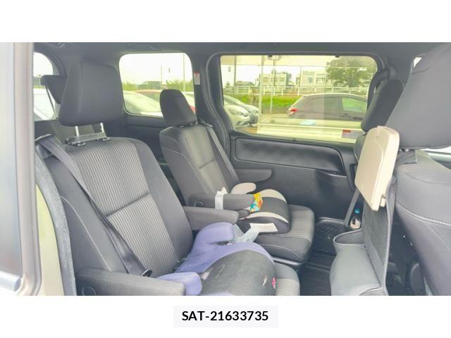 Toyota VOXY HYBRID 2018-07 8832460-22