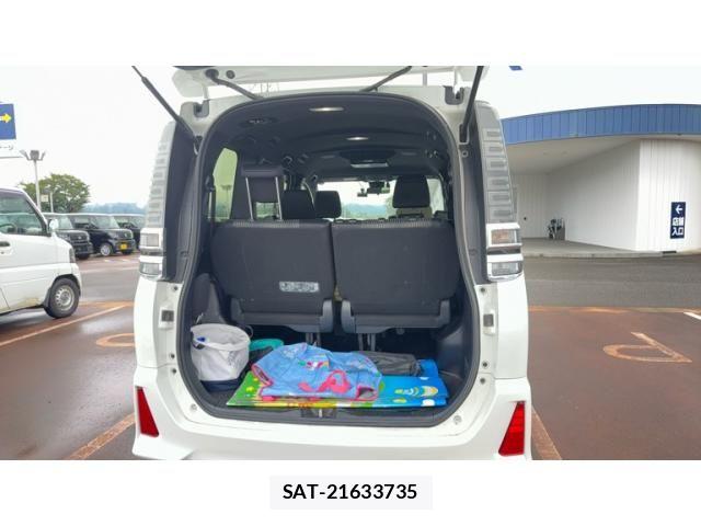 Toyota VOXY HYBRID 2018-07 8832460-5