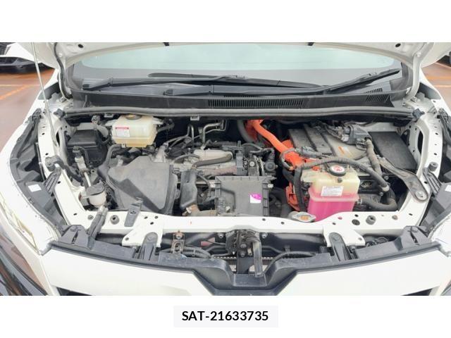 Toyota VOXY HYBRID 2018-07 8832460-7
