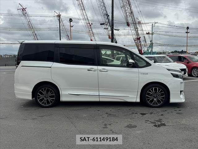 Toyota VOXY HYBRID 2014-05 8832462-11