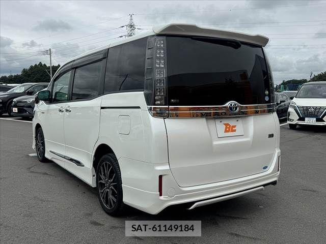 Toyota VOXY HYBRID 2014-05 8832462-12