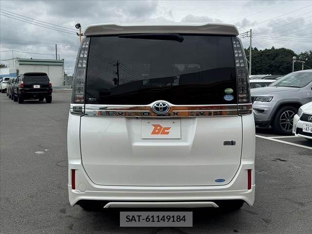 Toyota VOXY HYBRID 2014-05 8832462-13