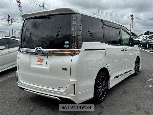 Toyota VOXY HYBRID 2014-05 8832462-14