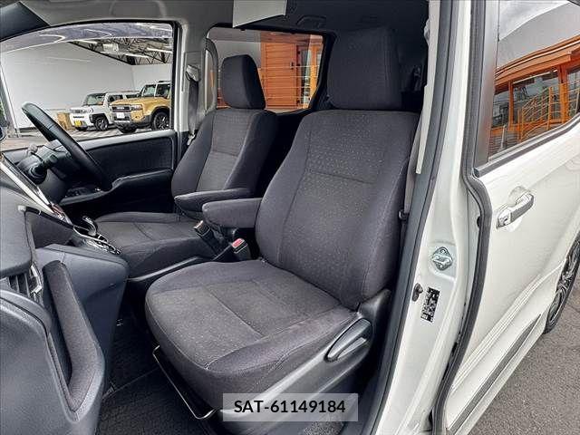 Toyota VOXY HYBRID 2014-05 8832462-16