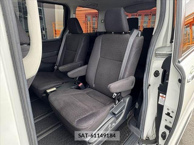 Toyota VOXY HYBRID 2014-05 8832462-17