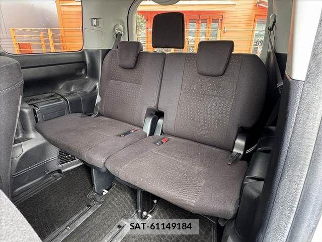 Toyota VOXY HYBRID 2014-05 8832462-18
