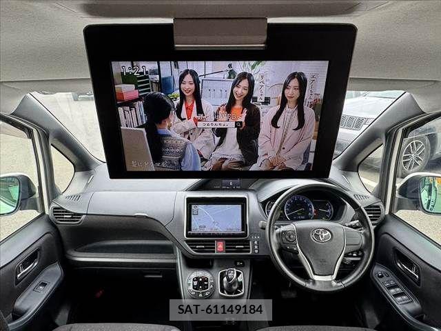 Toyota VOXY HYBRID 2014-05 8832462-1