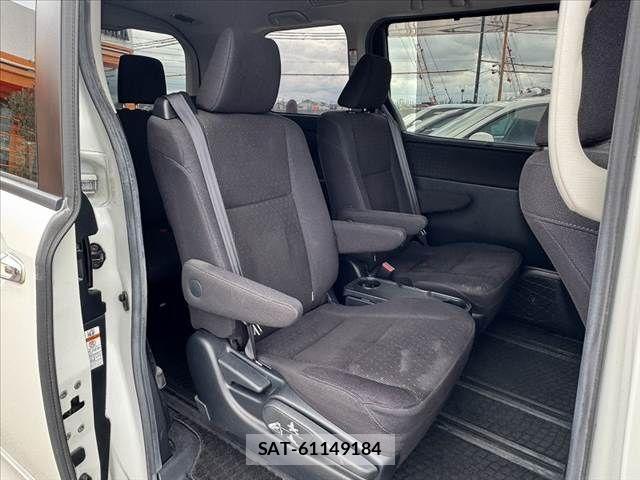 Toyota VOXY HYBRID 2014-05 8832462-21