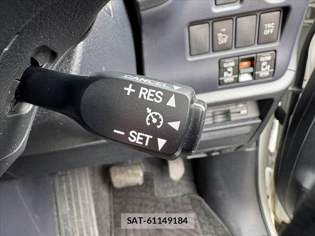 Toyota VOXY HYBRID 2014-05 8832462-26