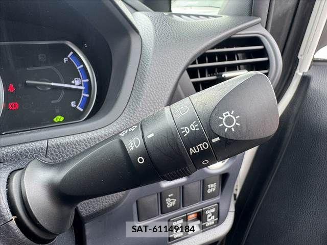 Toyota VOXY HYBRID 2014-05 8832462-29