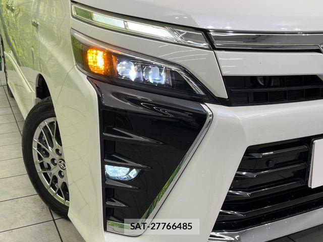 Toyota VOXY HYBRID 2019-04 8832441-12