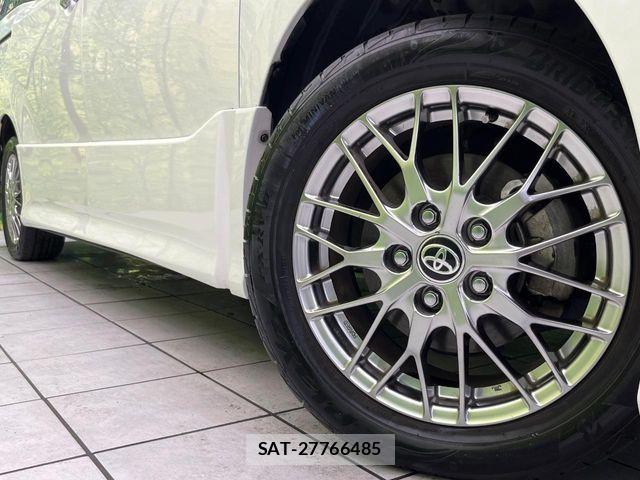 Toyota VOXY HYBRID 2019-04 8832441-13