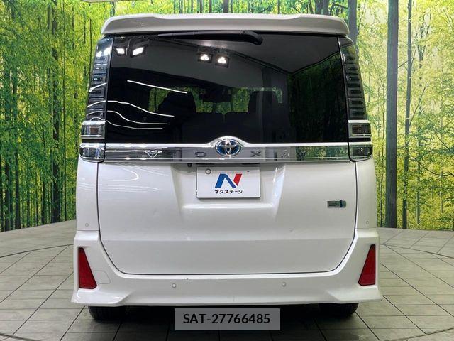 Toyota VOXY HYBRID 2019-04 8832441-15