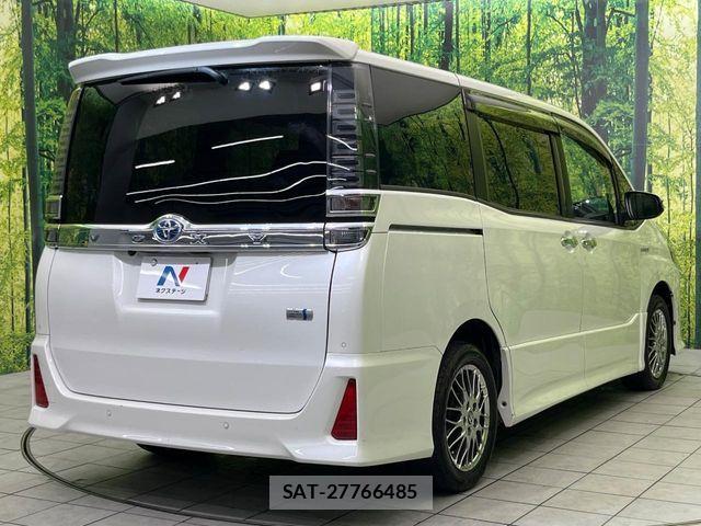 Toyota VOXY HYBRID 2019-04 8832441-16