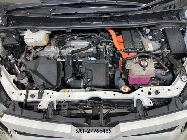Toyota VOXY HYBRID 2019-04 8832441-17