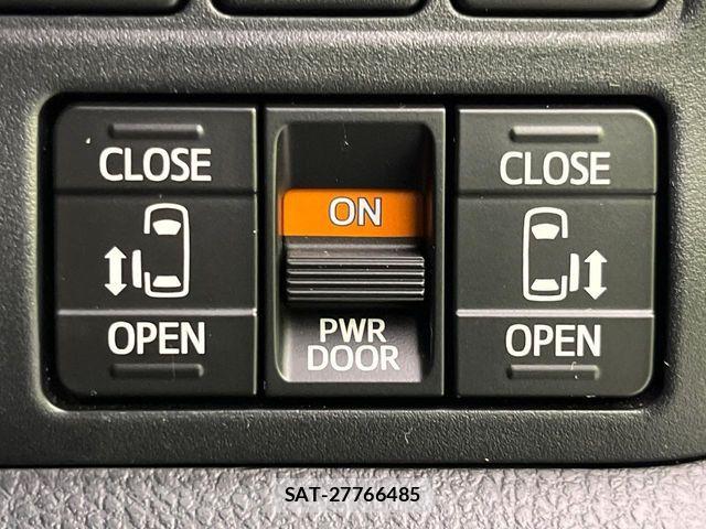 Toyota VOXY HYBRID 2019-04 8832441-5