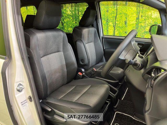 Toyota VOXY HYBRID 2019-04 8832441-7