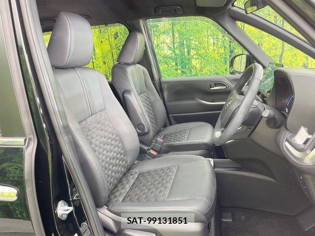 Toyota VOXY HYBRID 2025-10 8832422-7