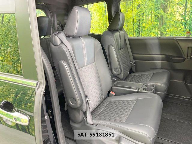 Toyota VOXY HYBRID 2025-10 8832422-8