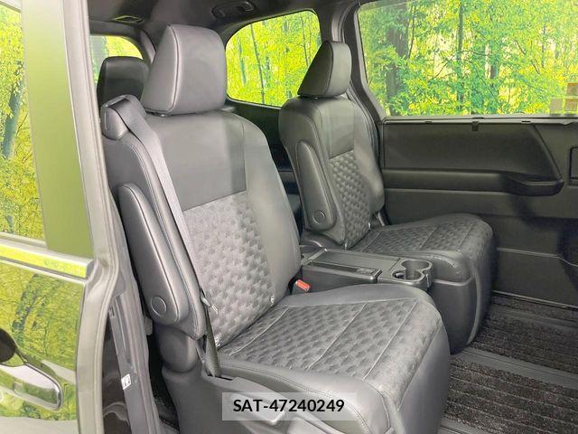 Toyota VOXY HYBRID 2025-03 8832432-8