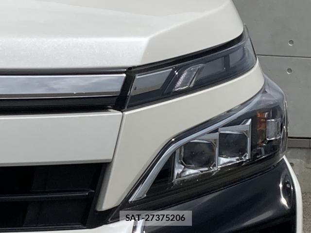 Toyota VOXY HYBRID 2017-07 8832450-9