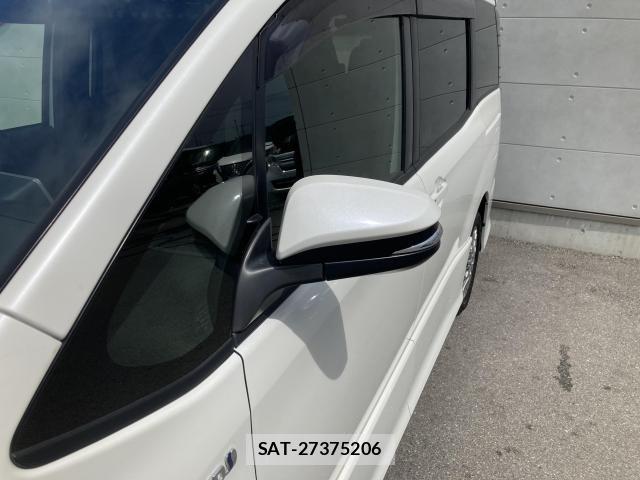 Toyota VOXY HYBRID 2017-07 8832450-11