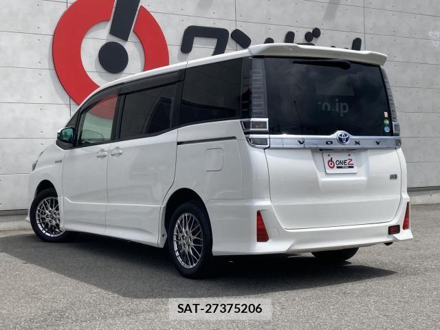 Toyota VOXY HYBRID 2017-07 8832450-14