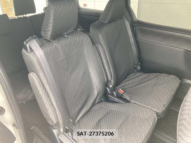 Toyota VOXY HYBRID 2017-07 8832450-22