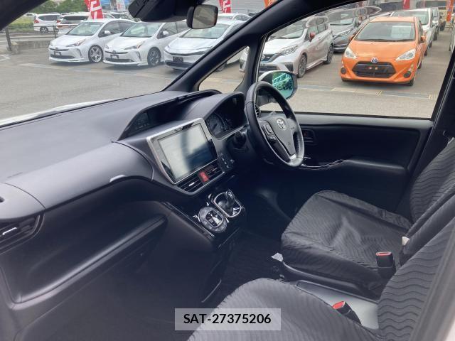 Toyota VOXY HYBRID 2017-07 8832450-24